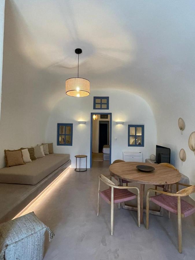 Acave Santorini Apartment Vothon
